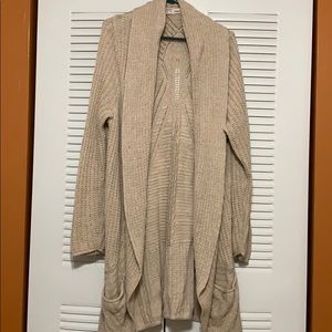 Comfy sweater with pockets!